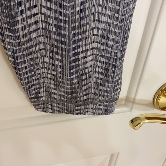 GUC Lululemon Sz 8 Grey textured leggings - Picture 5 of 6